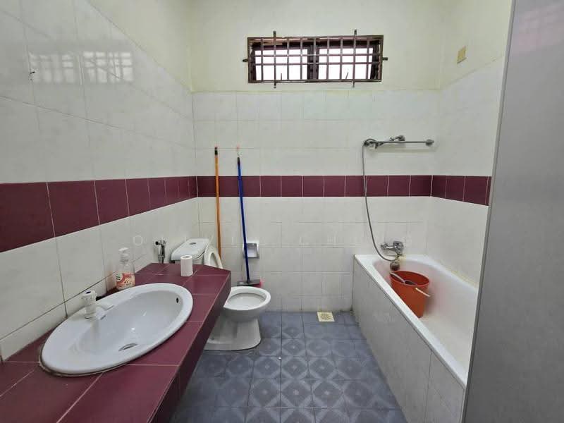 2-storey Terraced House for Sale in Taman Mount Austin (Tebrau) - Olivia Ching - Bathroom - PropertyGuru.com.my