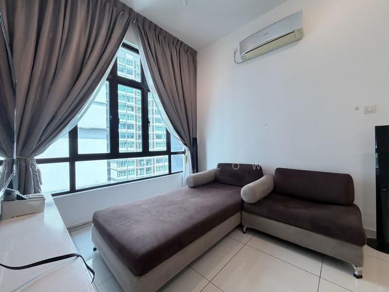 Kediaman Servis untuk Dijual di D'Summit Residences - Annie Low - Living Room - PropertyGuru.com.my
