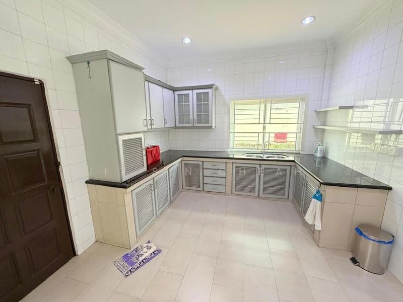 Bungalow House untuk Disewa di Taman Sri Tebrau (Johor Bahru) - Jit Sin Cheah - Kitchen - PropertyGuru.com.my