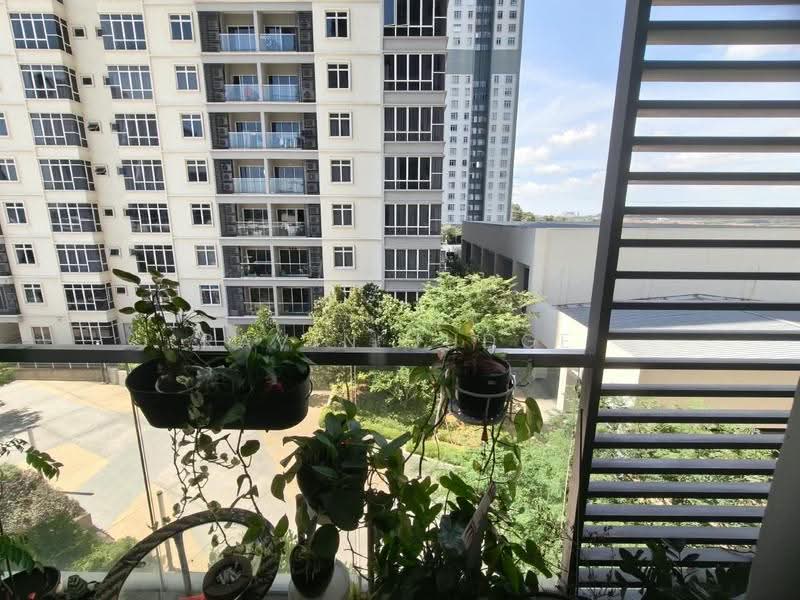 Condominium for Sale at Paraiso Residence @ The Earth - Ravin Judge - Balcony - PropertyGuru.com.my