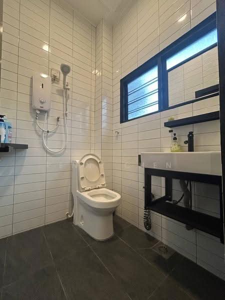 Semi-Detached House for Sale in New Pasir Puteh (Ipoh) - PENNY CHEN - Bathroom - PropertyGuru.com.my