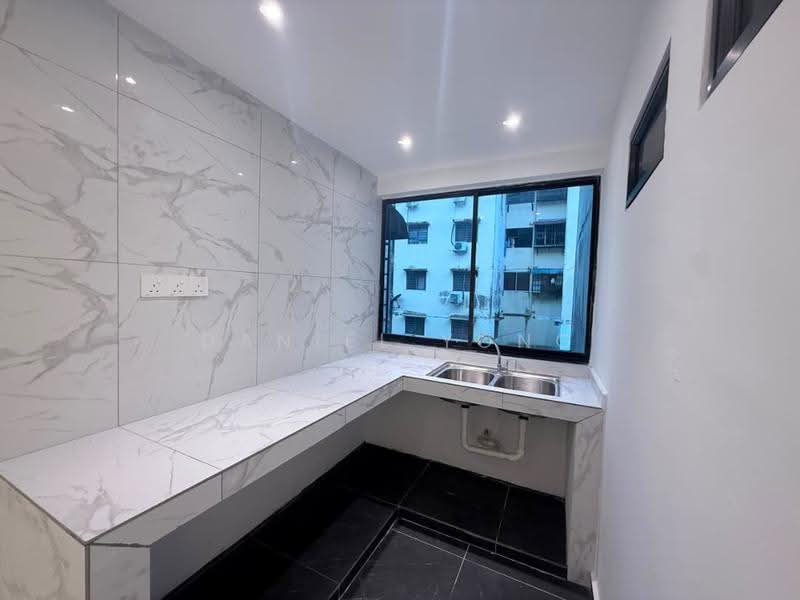 Flat for Sale at Taman Plentong Utama - Daniel Yong - Kitchen - PropertyGuru.com.my