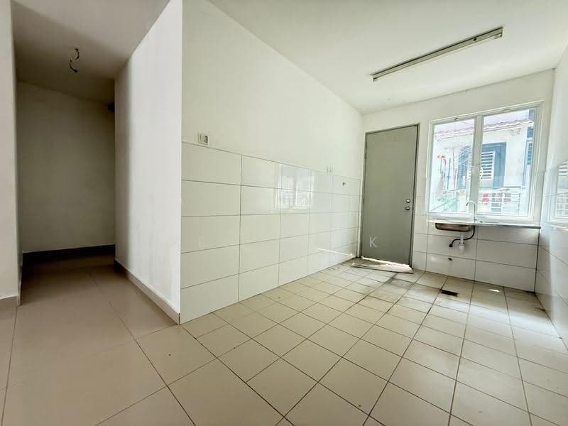 Rumah Teres 3-Tingkat untuk Dijual di Taman Bayu Lagenda (Rawang) - Kelly Kok - Kitchen - PropertyGuru.com.my