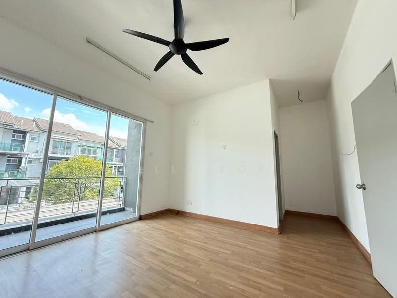 Rumah Teres 3-Tingkat untuk Dijual di Taman Bayu Lagenda (Rawang) - Kelly Kok - Balcony - PropertyGuru.com.my