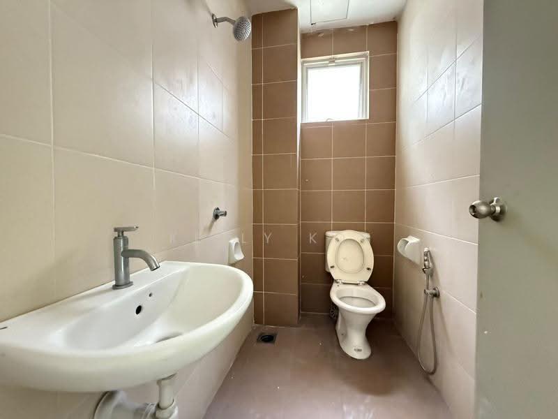 Rumah Teres 3-Tingkat untuk Dijual di Taman Bayu Lagenda (Rawang) - Kelly Kok - Bathroom - PropertyGuru.com.my