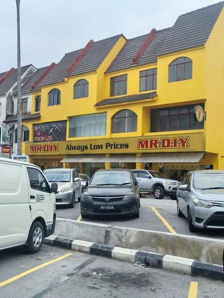 Shop for Rent in Batu Caves (Selangor) - Nelson Ng - Exterior - PropertyGuru.com.my