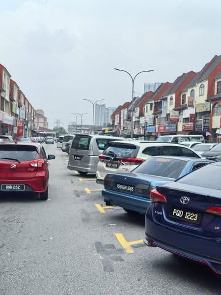 Shop for Rent in Batu Caves (Selangor) - Nelson Ng - Exterior - PropertyGuru.com.my