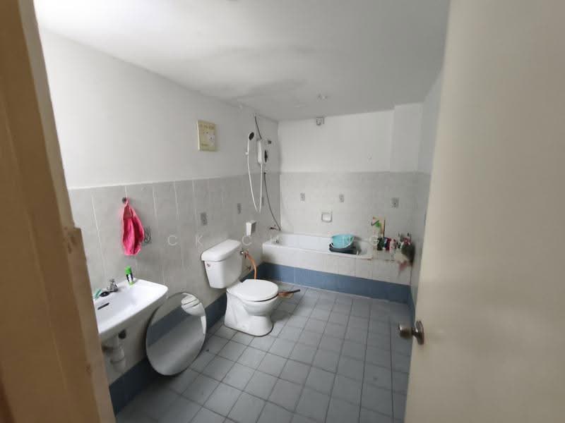 Kondominium untuk Dijual di Ridzuan Condominium - CK Chieng - Bathroom - PropertyGuru.com.my
