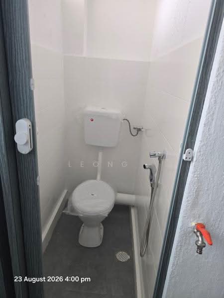 Rumah Flat untuk Dijual di Desa Sri Ara - Leong . - Bathroom - PropertyGuru.com.my