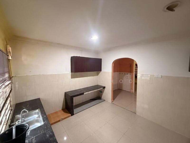 Rumah Teres 2-Tingkat untuk Disewa di Semenyih (Selangor) - Chris Choo - Kitchen - PropertyGuru.com.my