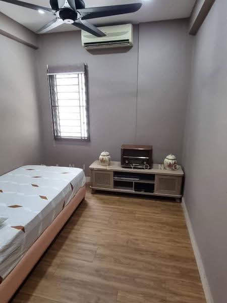 Pangsapuri untuk Dijual di Bayu Puteri 3 - Daniel Yong - Bedroom - PropertyGuru.com.my