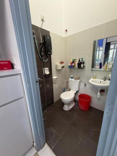 1.5-storey Terraced House for Sale in Bandar Indahpura (Kulai) - Ee Fong Toh - Bathroom - PropertyGuru.com.my