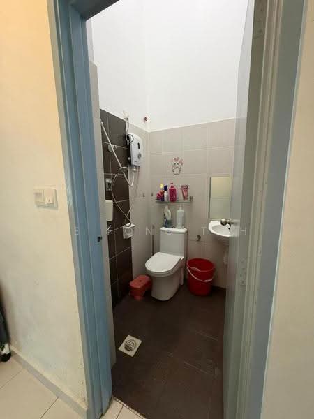 1.5-storey Terraced House for Sale in Bandar Indahpura (Kulai) - Ee Fong Toh - Bathroom - PropertyGuru.com.my