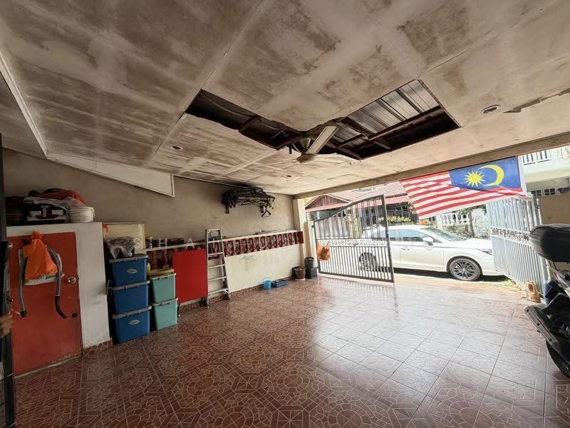 Rumah Teres 1-Tingkat untuk Dijual di Bandar Baru Sungai Buloh (Sungai Buloh) - Shaiful Rudy - Car Park - PropertyGuru.com.my