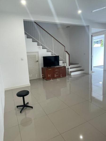 Rumah Teres untuk Disewa di Kota Emerald (Rawang) - Michelle Tan - Living Room - PropertyGuru.com.my