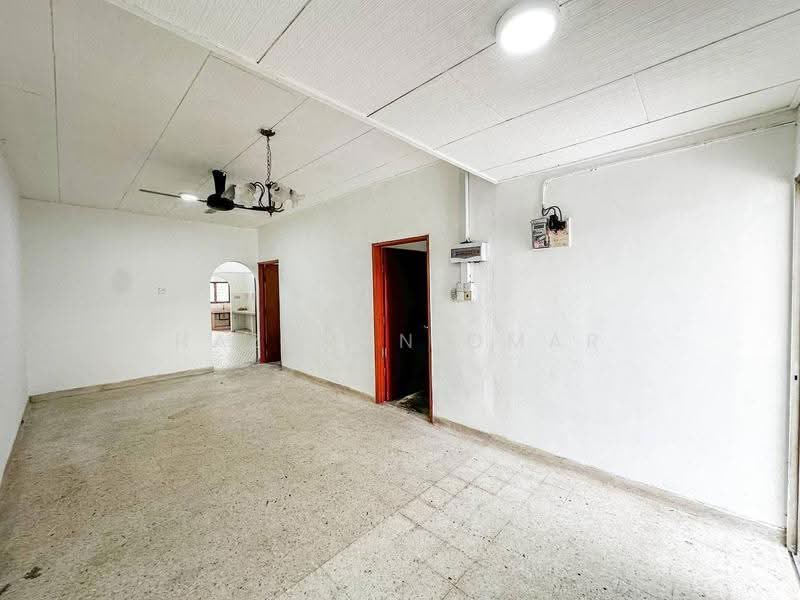 Rumah Teres 1-Tingkat untuk Dijual di Kelana Jaya (Petaling Jaya) - Hazeman Omar - Living Room - PropertyGuru.com.my