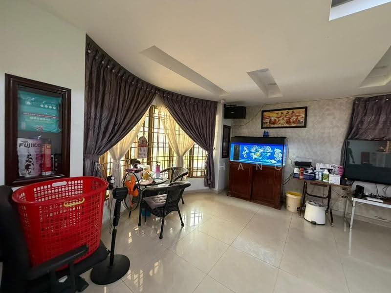 Rumah Berkembar untuk Dijual di Klang (Selangor) - Roger Phang - Living Room - PropertyGuru.com.my