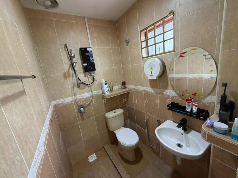 Rumah Berkembar untuk Dijual di Klang (Selangor) - Roger Phang - Bathroom - PropertyGuru.com.my