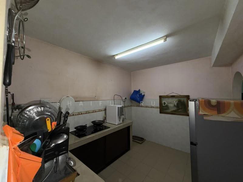 Rumah Teres untuk Dijual di Taman Pinggiran Golf (Paroi) - Shaiful Rudy - Kitchen - PropertyGuru.com.my