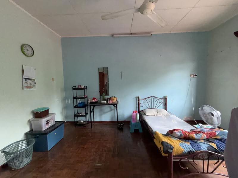 Rumah Teres untuk Dijual di Taman Pinggiran Golf (Paroi) - Shaiful Rudy - Bedroom - PropertyGuru.com.my