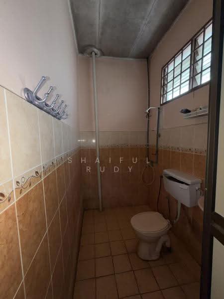 Rumah Teres untuk Dijual di Taman Pinggiran Golf (Paroi) - Shaiful Rudy - Bathroom - PropertyGuru.com.my