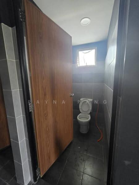 Shop / Office untuk Disewa di Taman Molek (Johor Bahru) - Rayna Pang - Bathroom - PropertyGuru.com.my