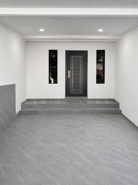 Rumah Teres 2-Tingkat untuk Dijual di Taman Johor Jaya (Johor Bahru) - Daniel Yong - Entrance - PropertyGuru.com.my