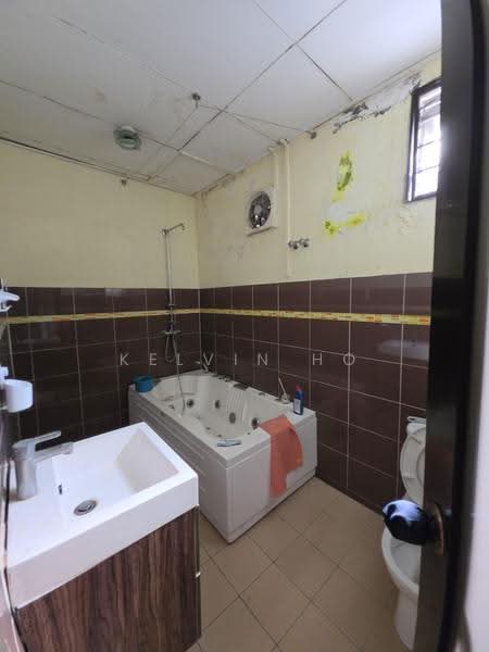 Rumah Teres 2-Tingkat untuk Dijual di Happy Garden (Kuchai Lama) - Kelvin Ho - Bathroom - PropertyGuru.com.my