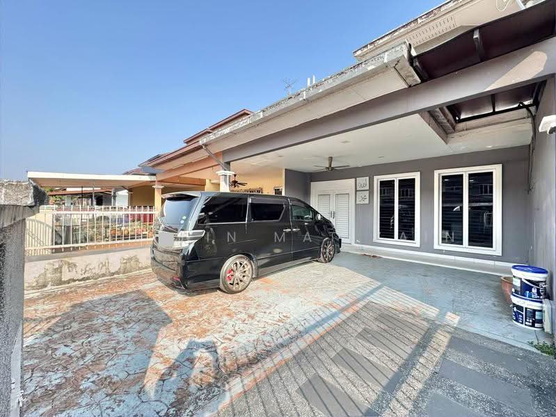 2-storey Terraced House for Sale in Shah Alam (Selangor) - Nur Ain Mat Zain - Exterior - PropertyGuru.com.my