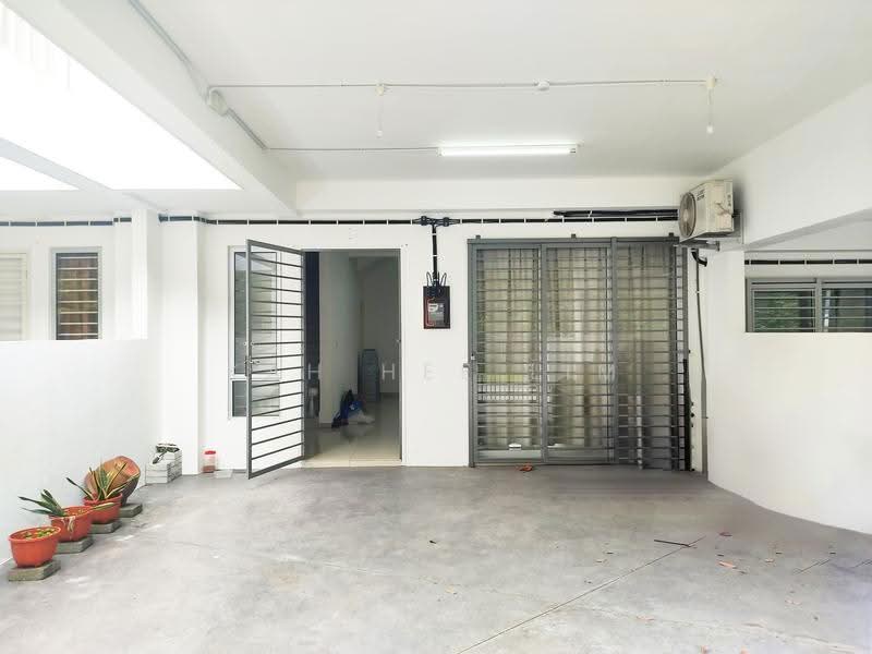 2-storey Terraced House for Rent in Seremban (Negeri Sembilan) - Kah Hee Lim - Entrance - PropertyGuru.com.my