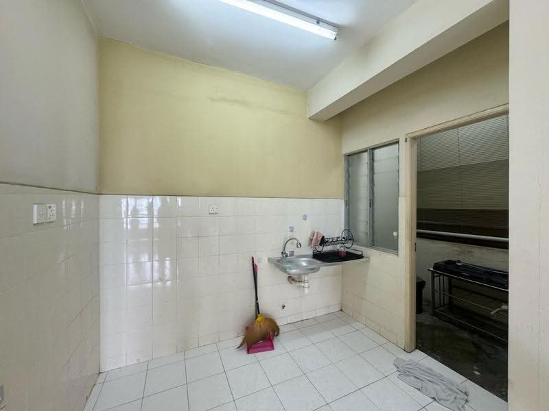 Kondominium untuk Disewa di Park View Tower - LS Chua - Kitchen - PropertyGuru.com.my