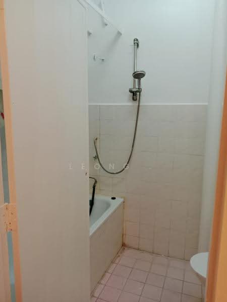 Condominium for Rent at Bukit Awana Condominium - Leong . - Bathroom - PropertyGuru.com.my