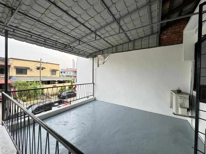 2-storey Terraced House for Rent in Taman Sri Tebrau (Johor Bahru) - Coco Lee - Balcony - PropertyGuru.com.my