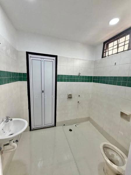 Rumah Teres 2-Tingkat untuk Dijual di Taman Desa Tebrau (Tebrau) - Coco Lee - Bathroom - PropertyGuru.com.my