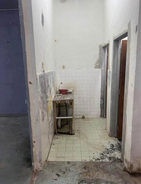 Shop / Office for Sale in Taman Puteri Wangsa (Ulu Tiram) - Ee Fong Toh - Interior - PropertyGuru.com.my