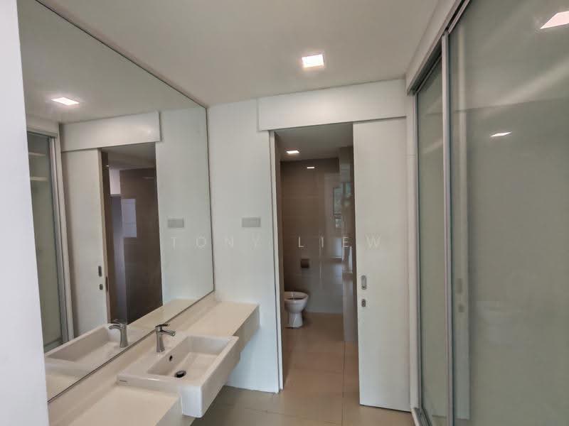 Kediaman Servis untuk Dijual di Montena - Tony Liew - Bathroom - PropertyGuru.com.my