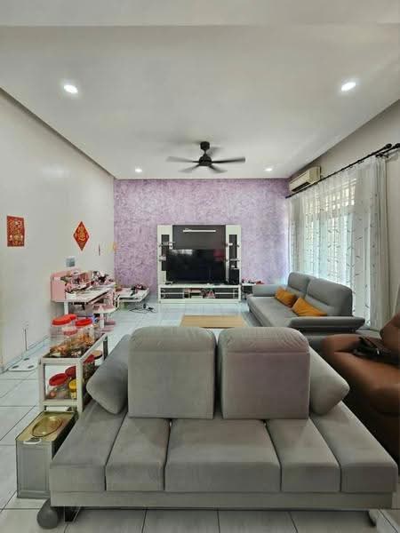 Rumah Berkembar untuk Dijual di Taman Bukit Jaya (Ulu Tiram) - Arshad . - Living Room - PropertyGuru.com.my