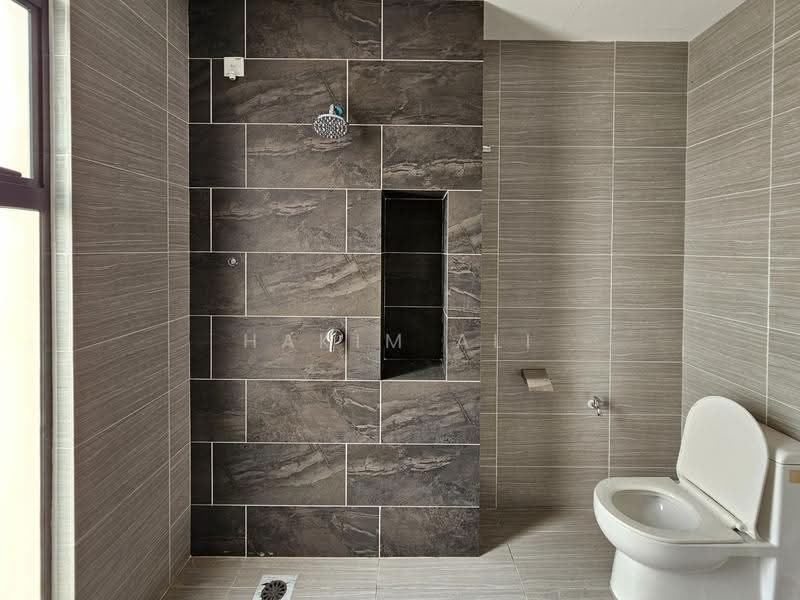 Rumah Teres 2-Tingkat untuk Dijual di Sunsuria City (Dengkil) - Hakim Ali - Bathroom - PropertyGuru.com.my