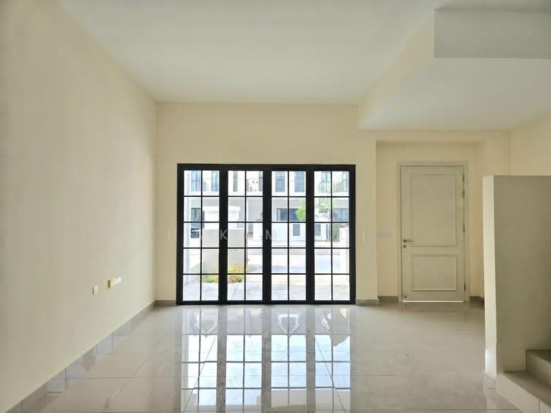 Rumah Teres 2-Tingkat untuk Dijual di Sunsuria City (Dengkil) - Hakim Ali - Living Room - PropertyGuru.com.my