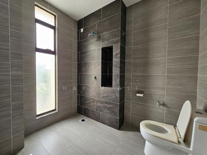 Rumah Teres 2-Tingkat untuk Dijual di Sunsuria City (Dengkil) - Hakim Ali - Bathroom - PropertyGuru.com.my