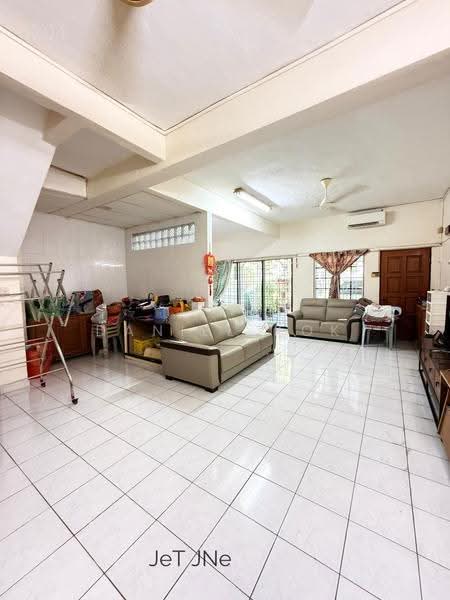 Rumah Teres 2-Tingkat untuk Dijual di Taman Bayu Perdana (Klang) - Daniel Kok - Living Room - PropertyGuru.com.my
