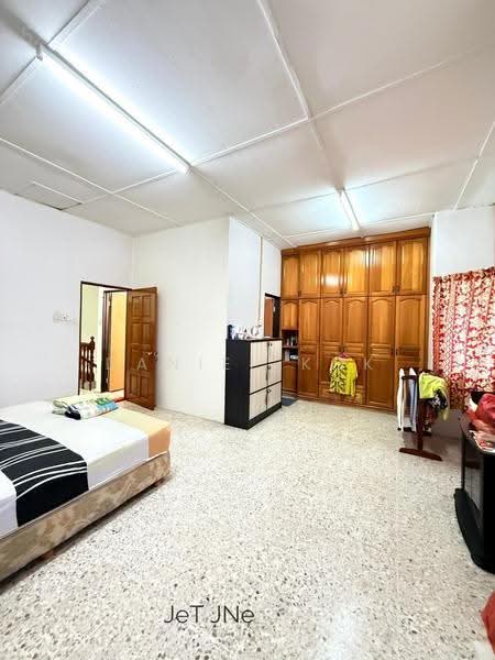 Rumah Teres 2-Tingkat untuk Dijual di Taman Bayu Perdana (Klang) - Daniel Kok - Bedroom - PropertyGuru.com.my