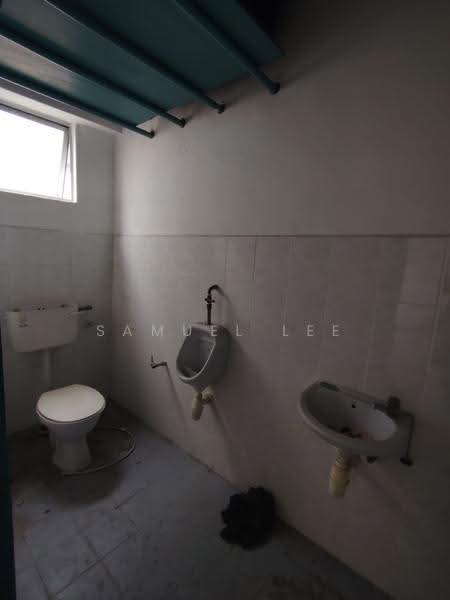Office for Sale in Pulau Melaka (Melaka City) - Samuel Lee - Bathroom - PropertyGuru.com.my