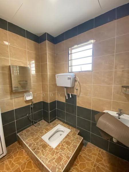 Rumah Teres untuk Dijual di Taman Semenyih Mewah (Semenyih) - Eddy TAN - Bathroom - PropertyGuru.com.my