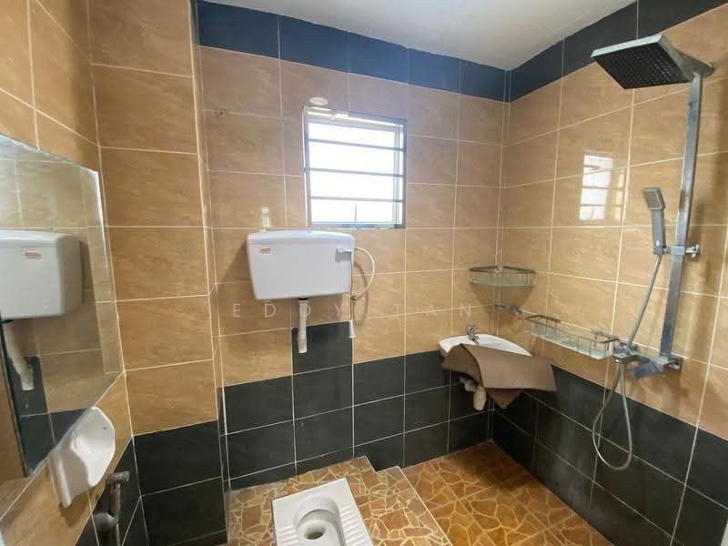 Rumah Teres untuk Dijual di Taman Semenyih Mewah (Semenyih) - Eddy TAN - Bathroom - PropertyGuru.com.my