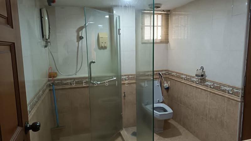 Pangsapuri untuk Dijual di Subang Perdana Goodyear Court 8 - Jessie Lim - Bathroom - PropertyGuru.com.my