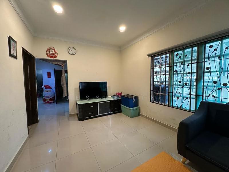 1-storey Terraced House for Sale in Kampung Tunku (Petaling Jaya) - Jessie Lin - Living Room - PropertyGuru.com.my
