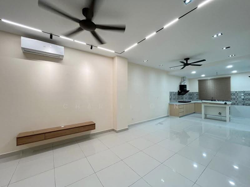 Rumah Teres 2-Tingkat untuk Disewa di Telok Panglima Garang (Selangor) - Charlie Gan - Living Room - PropertyGuru.com.my