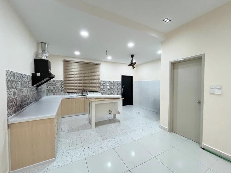 Rumah Teres 2-Tingkat untuk Disewa di Telok Panglima Garang (Selangor) - Charlie Gan - Kitchen - PropertyGuru.com.my