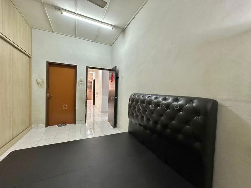 Rumah Teres 1-Tingkat untuk Dijual di Taman Rinting (Masai) - Daniel Yong - Bedroom - PropertyGuru.com.my